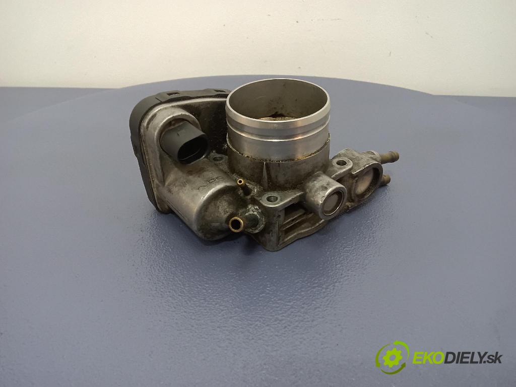 Audi A4 2001 klapka 06B133062D