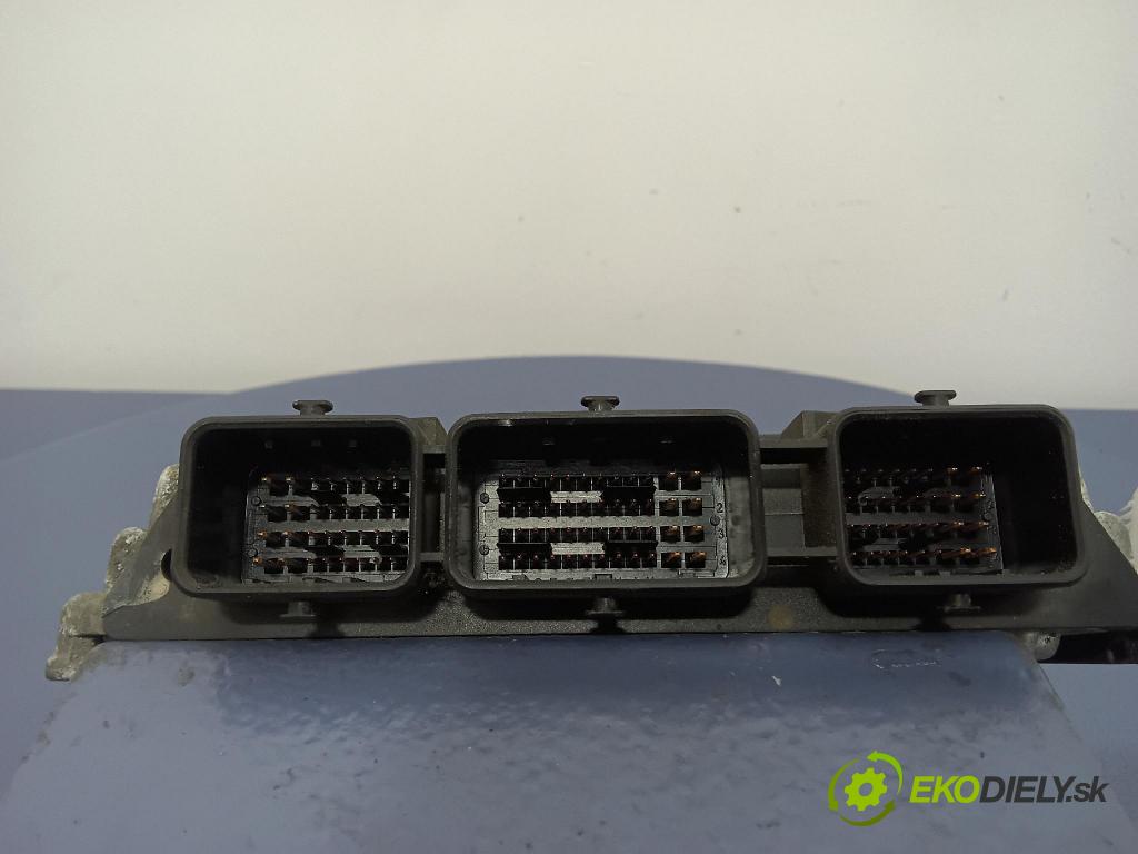 Ford Focus 2005 řídící jednotka Motor: 6M51-12A650-NA