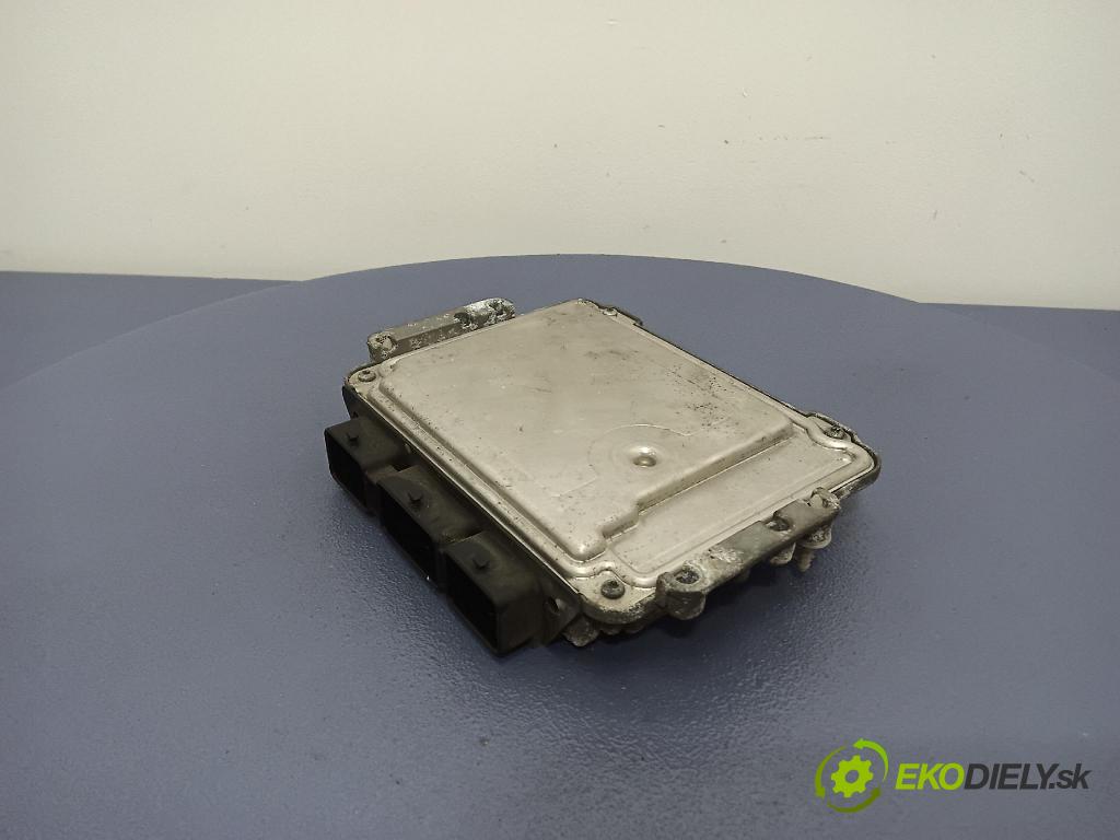 Ford Focus 2005 řídící jednotka Motor: 6M51-12A650-NA