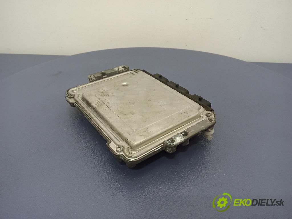 Ford Focus 2005 řídící jednotka Motor: 6M51-12A650-NA