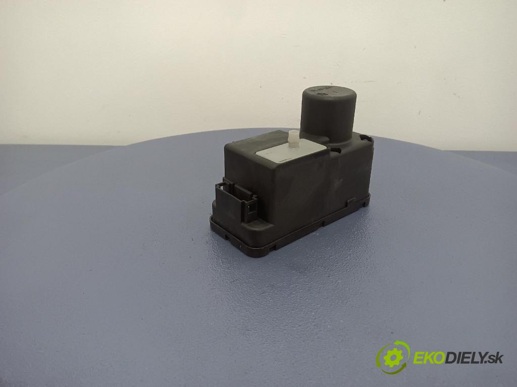 Volkswagen Passat 1994 pompa Centrálny: Zámok: 1H0962257E