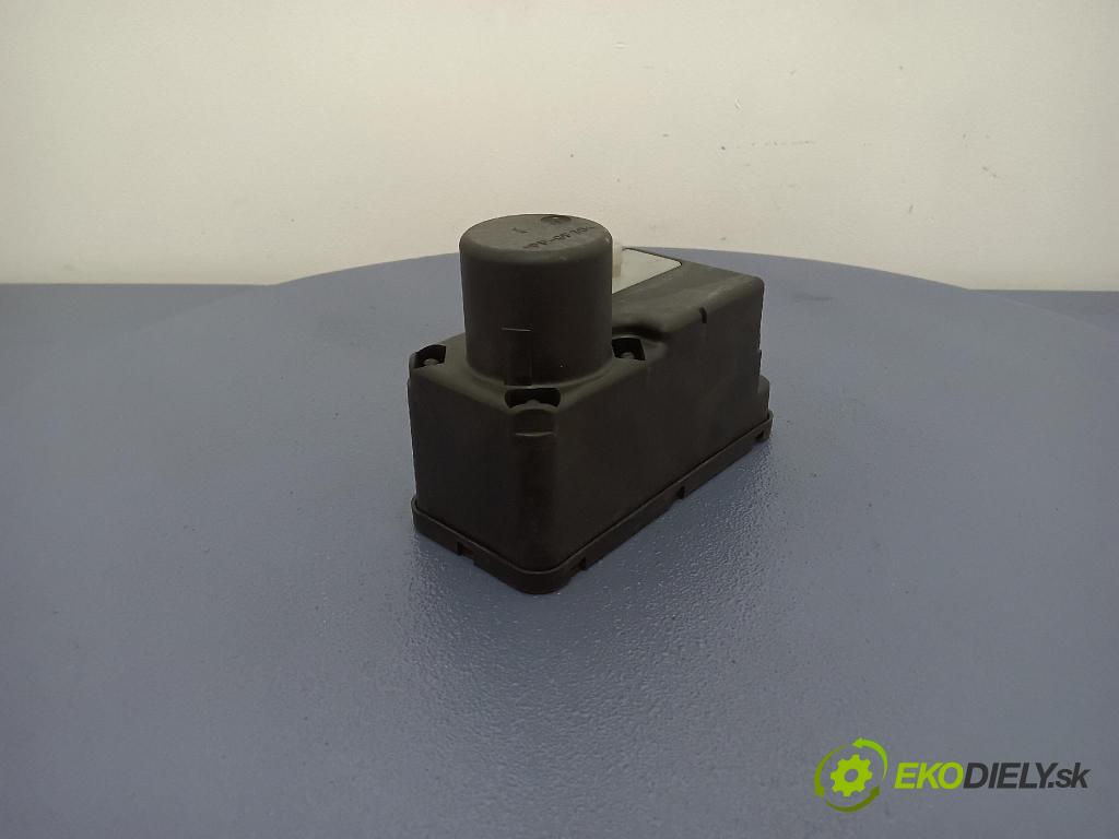 Volkswagen Passat 1994 pompa Centrálny: Zámok: 1H0962257E