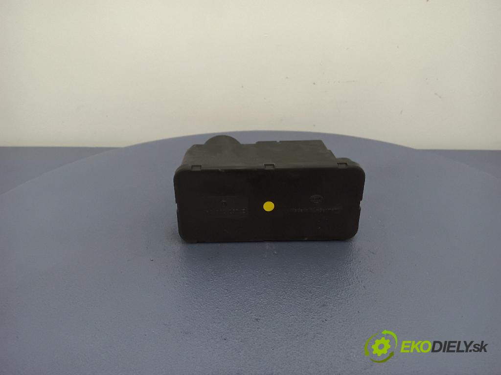 Volkswagen Passat 1994 pompa Centrálny: Zámok: 1H0962257E