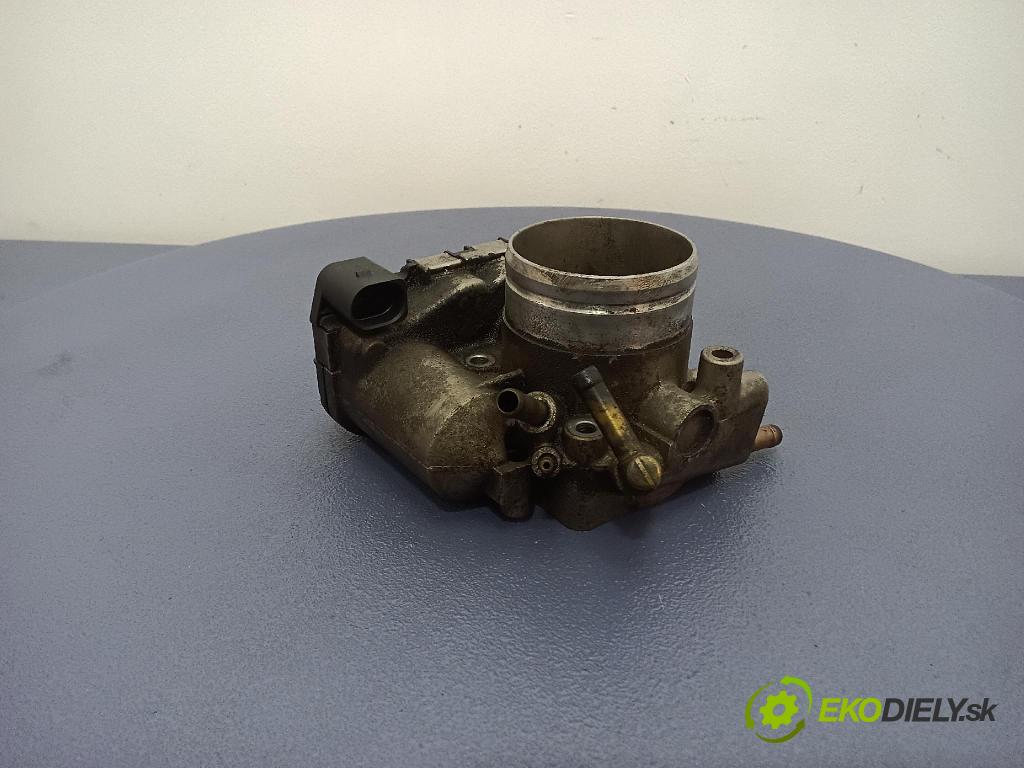 Audi A4 2002 klapka 06B133062H