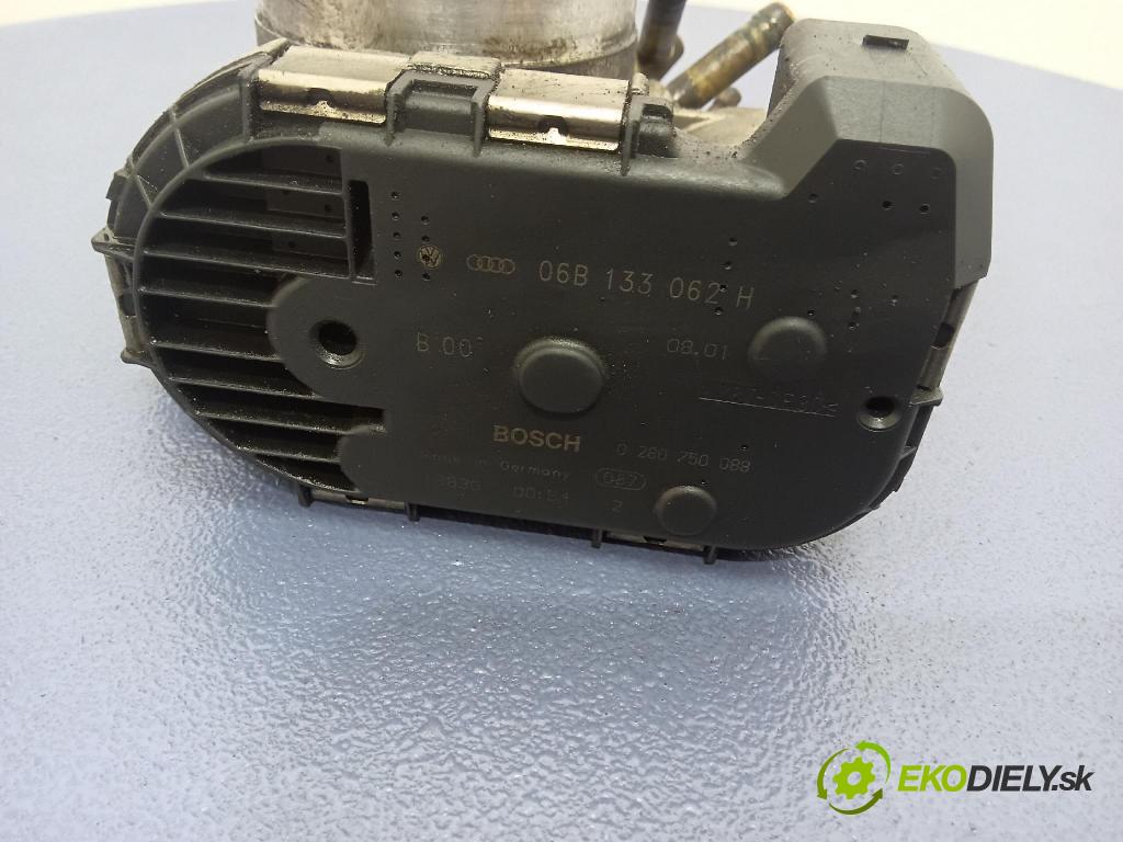 Audi A4 2002 klapka 06B133062H