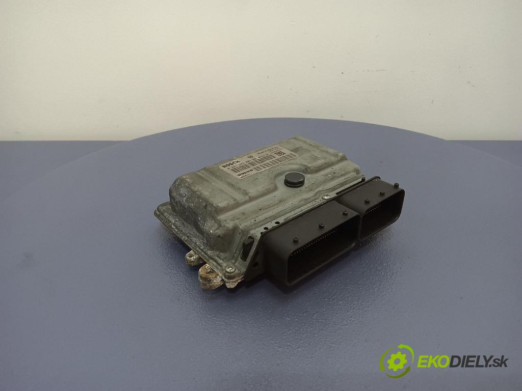 Volvo V50 2004 řídící jednotka Motor: 8667577