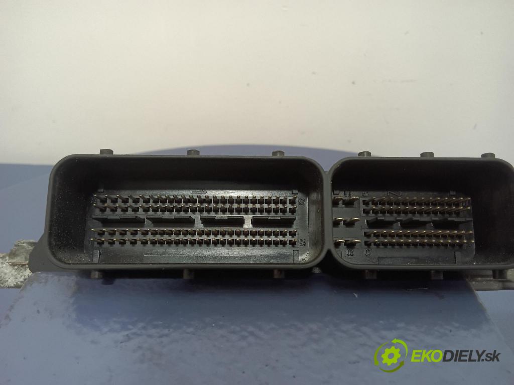 Volvo V50 2004 řídící jednotka Motor: 8667577