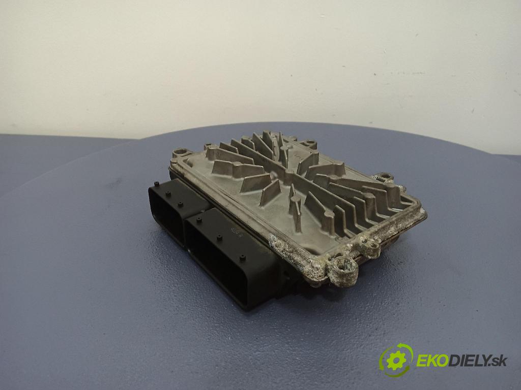 Volvo V50 2004 řídící jednotka Motor: 8667577