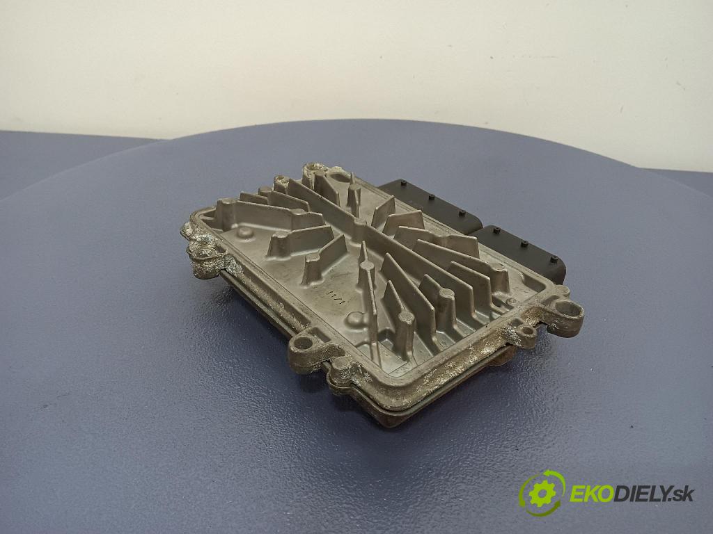 Volvo V50 2004 řídící jednotka Motor: 8667577