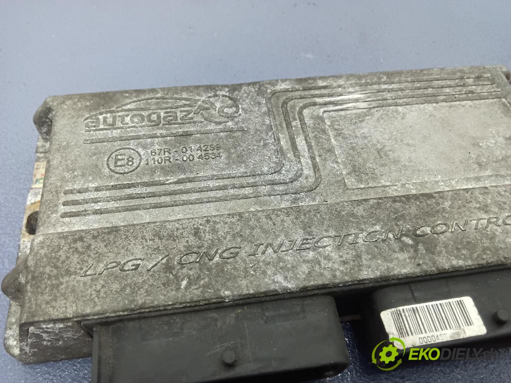 Volvo V50 2004 riadiaca jednotka 67R-014289