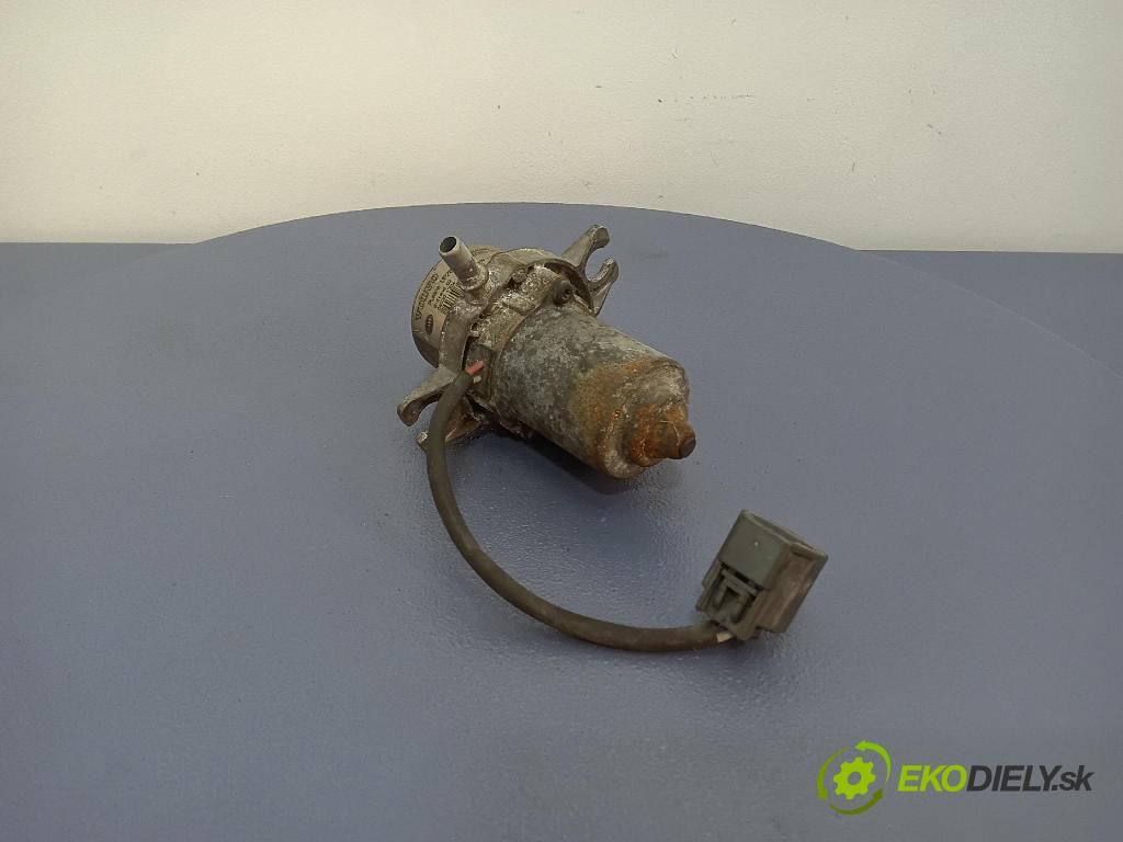 Volvo V50 2004 čerpadlo vakuová 08684342