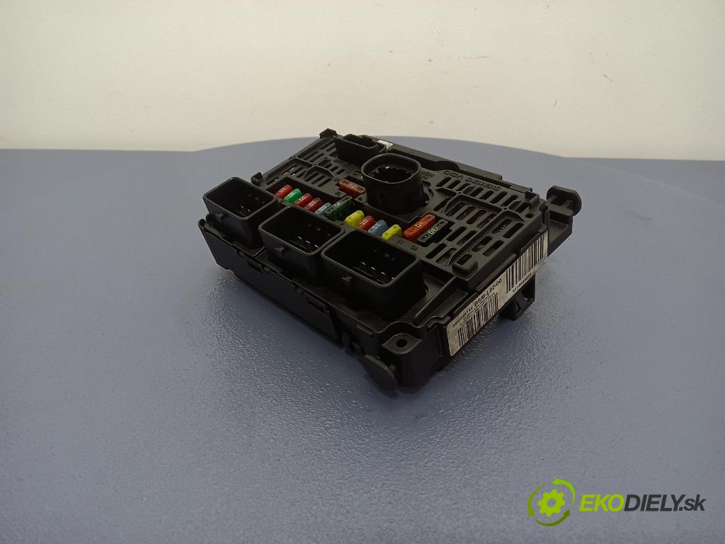 Peugeot 407 2006 skrinka Poistky: 9656086180