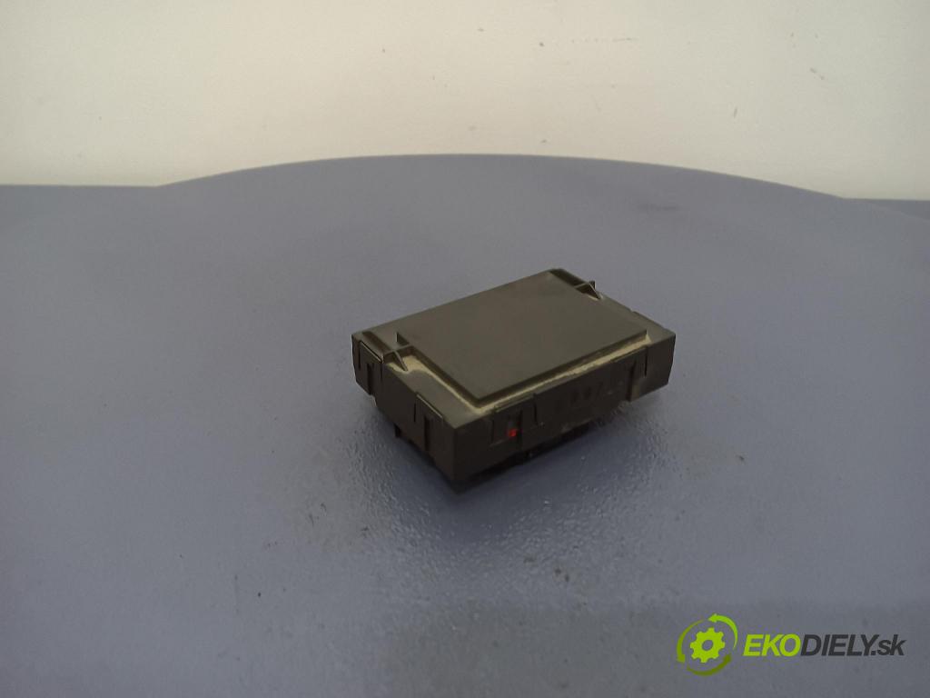 Opel Astra 2006 řídící jednotka 52400525