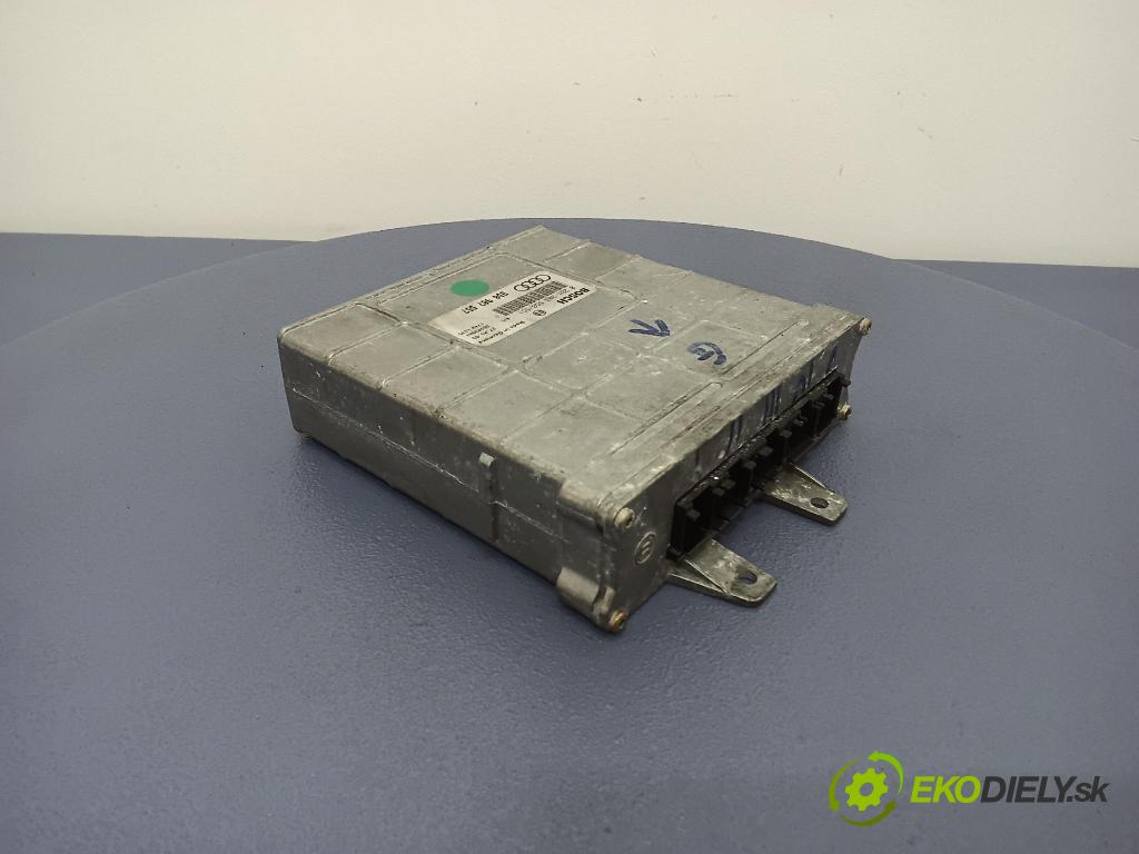 Audi A4 1995 řídící jednotka Motor: 8D0907557