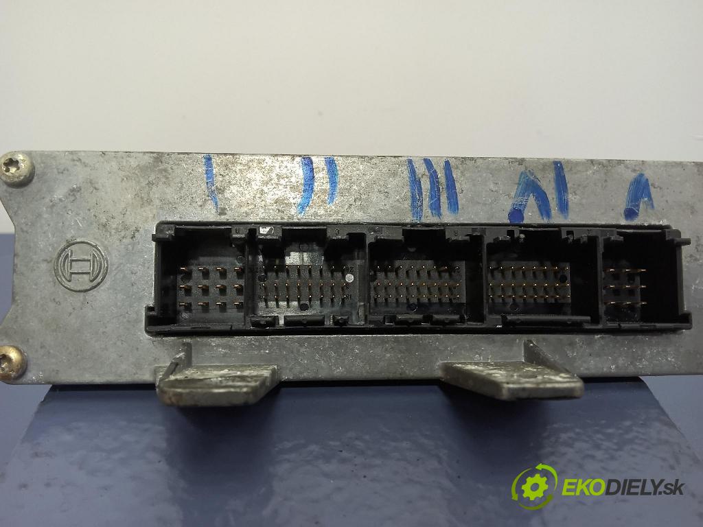 Audi A4 1995 řídící jednotka Motor: 8D0907557