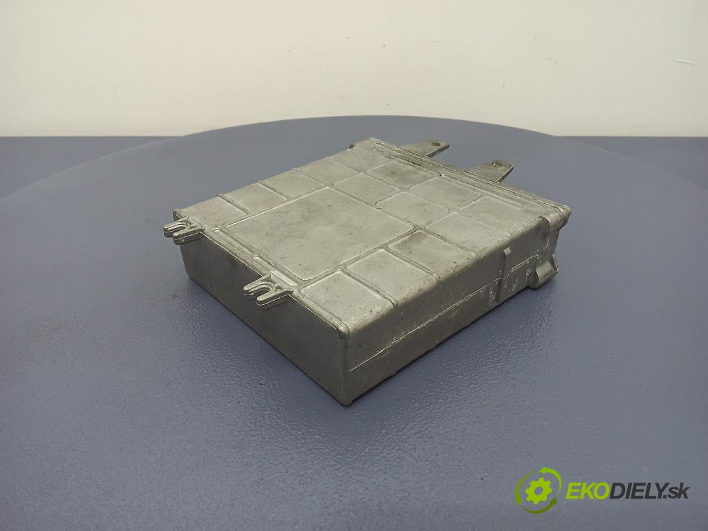 Audi A4 1995 řídící jednotka Motor: 8D0907557