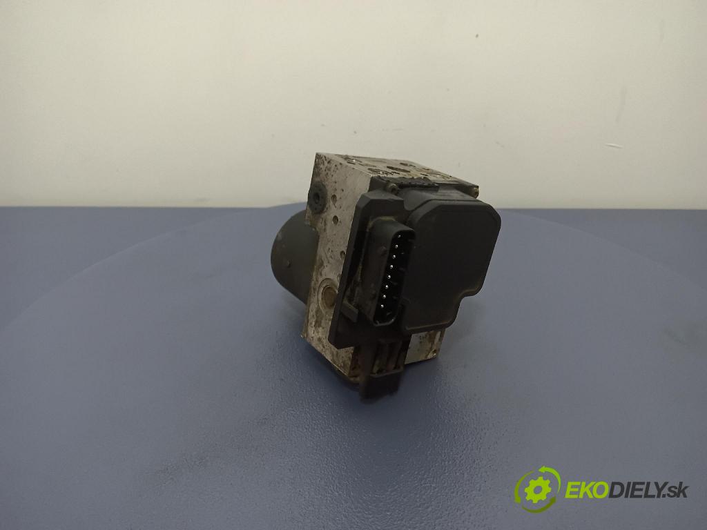 Volkswagen Passat 2000 čerpadlo ABS x 8E0614111T