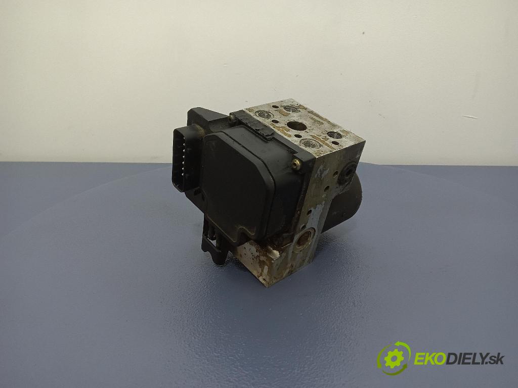 Volkswagen Passat 2000 čerpadlo ABS x 8E0614111T
