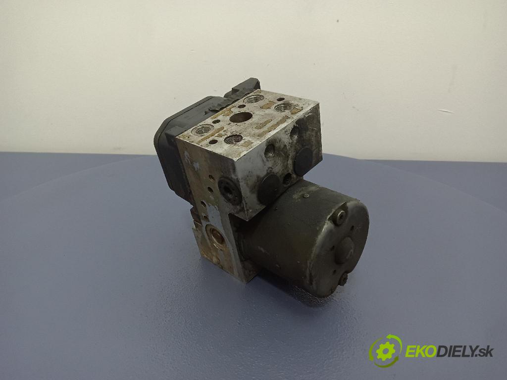 Volkswagen Passat 2000 čerpadlo ABS x 8E0614111T
