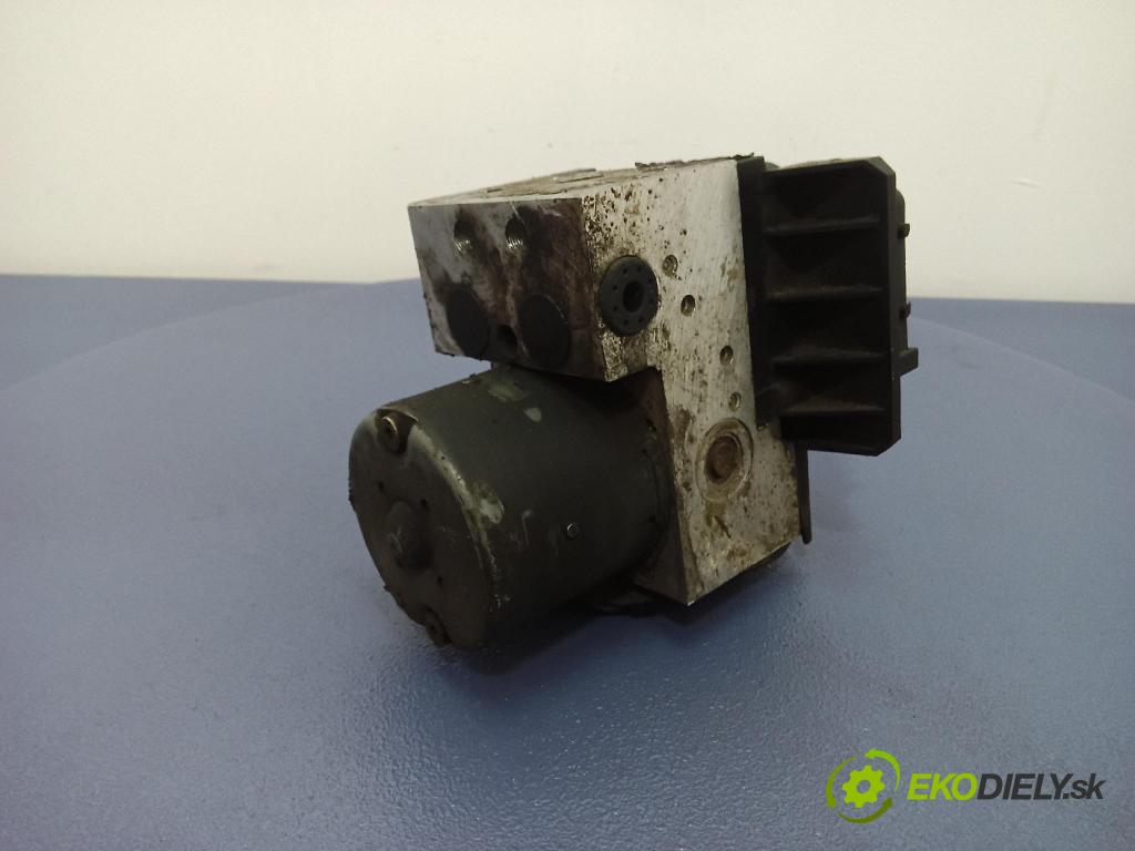 Volkswagen Passat 2000 čerpadlo ABS x 8E0614111T
