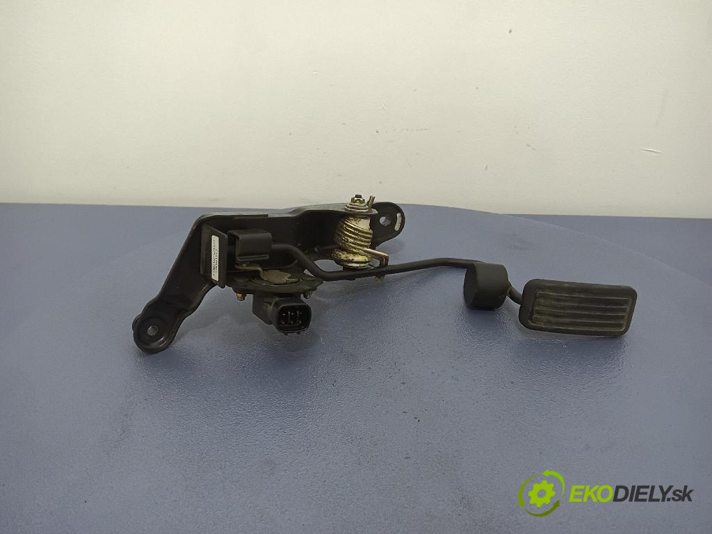 Toyota Rav4 2004 pedal Plyn: 89281-33010