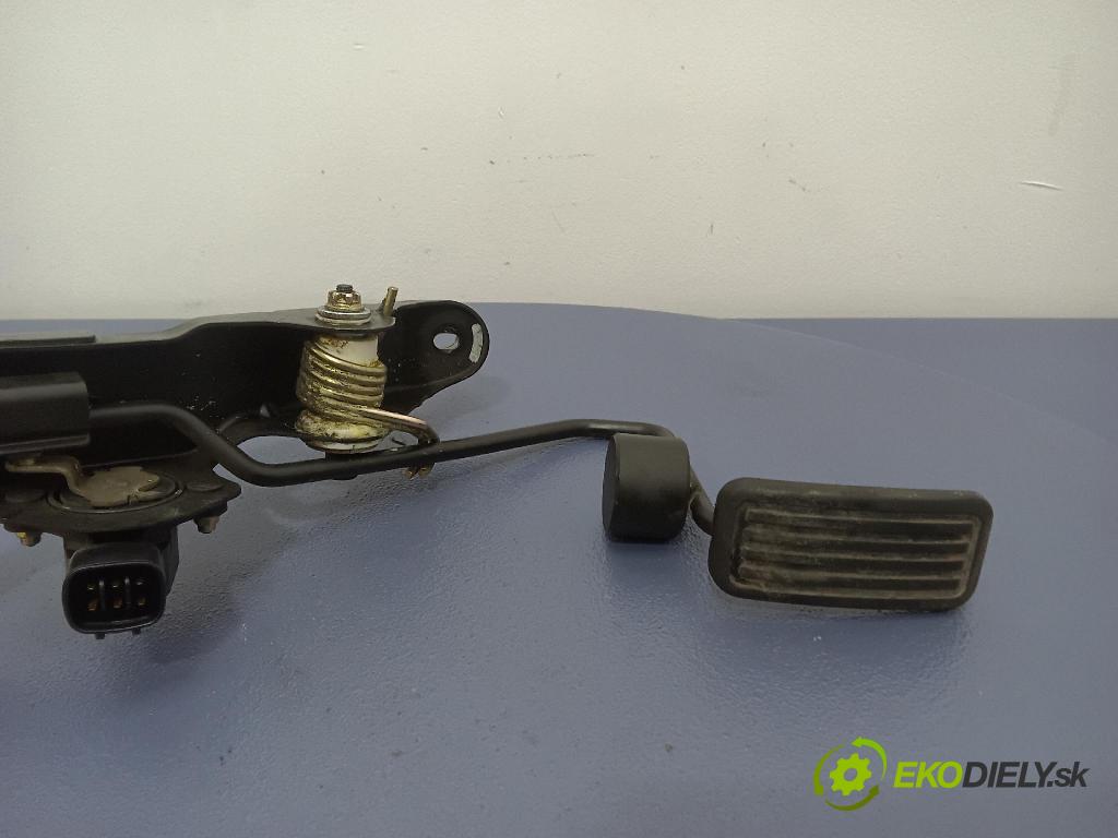 Toyota Rav4 2004 pedal Plyn: 89281-33010