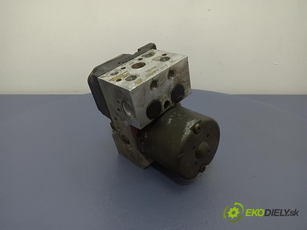 Volkswagen Passat 1999 čerpadlo ABS x 8E0614111T