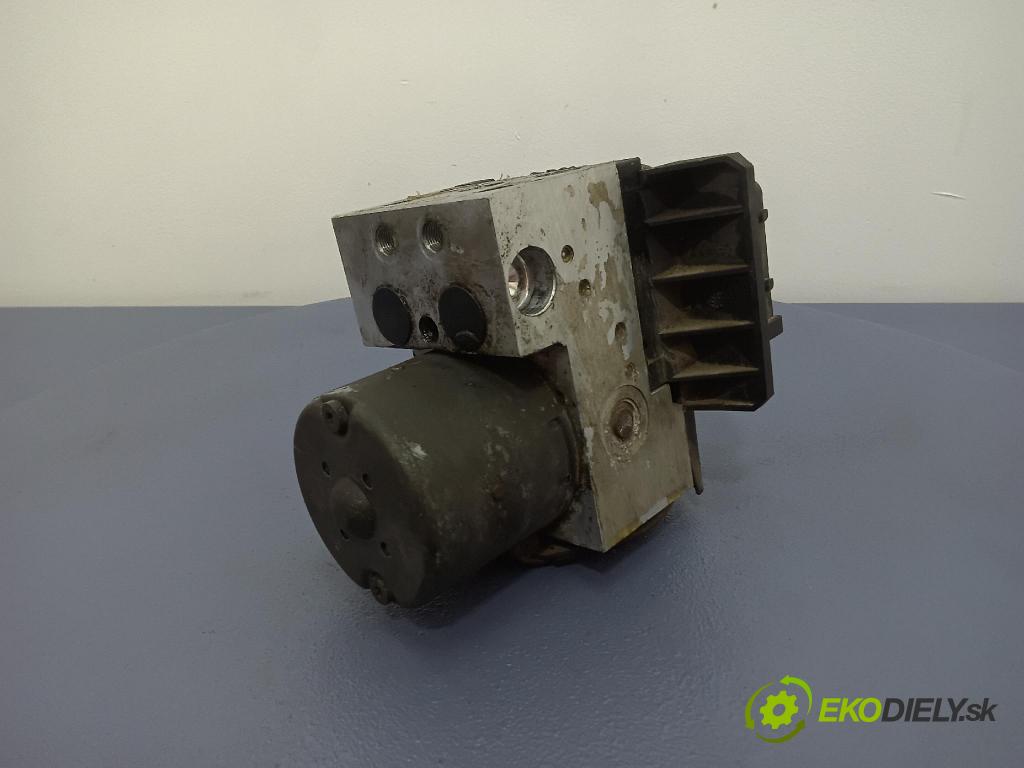 Volkswagen Passat 1999 čerpadlo ABS x 8E0614111T