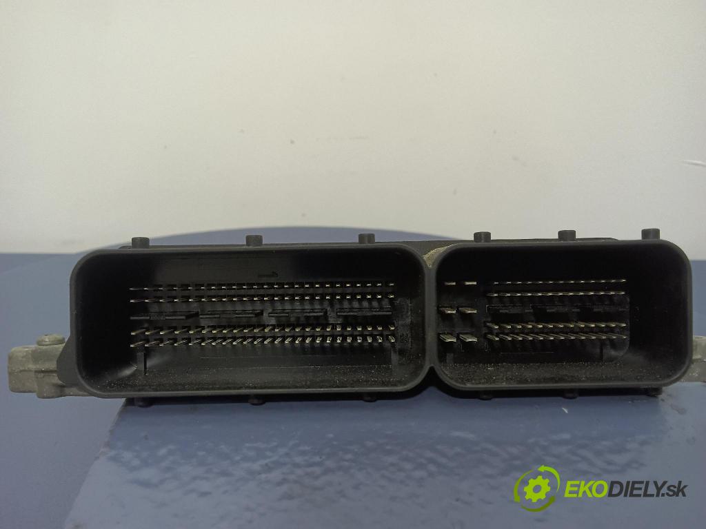 Volvo V70 2006 riadiaca jednotka Motor: 30729826A
