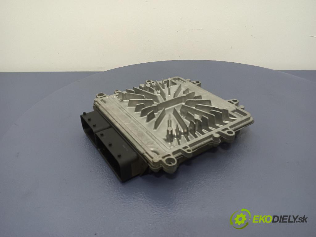 Volvo V70 2006 riadiaca jednotka Motor: 30729826A