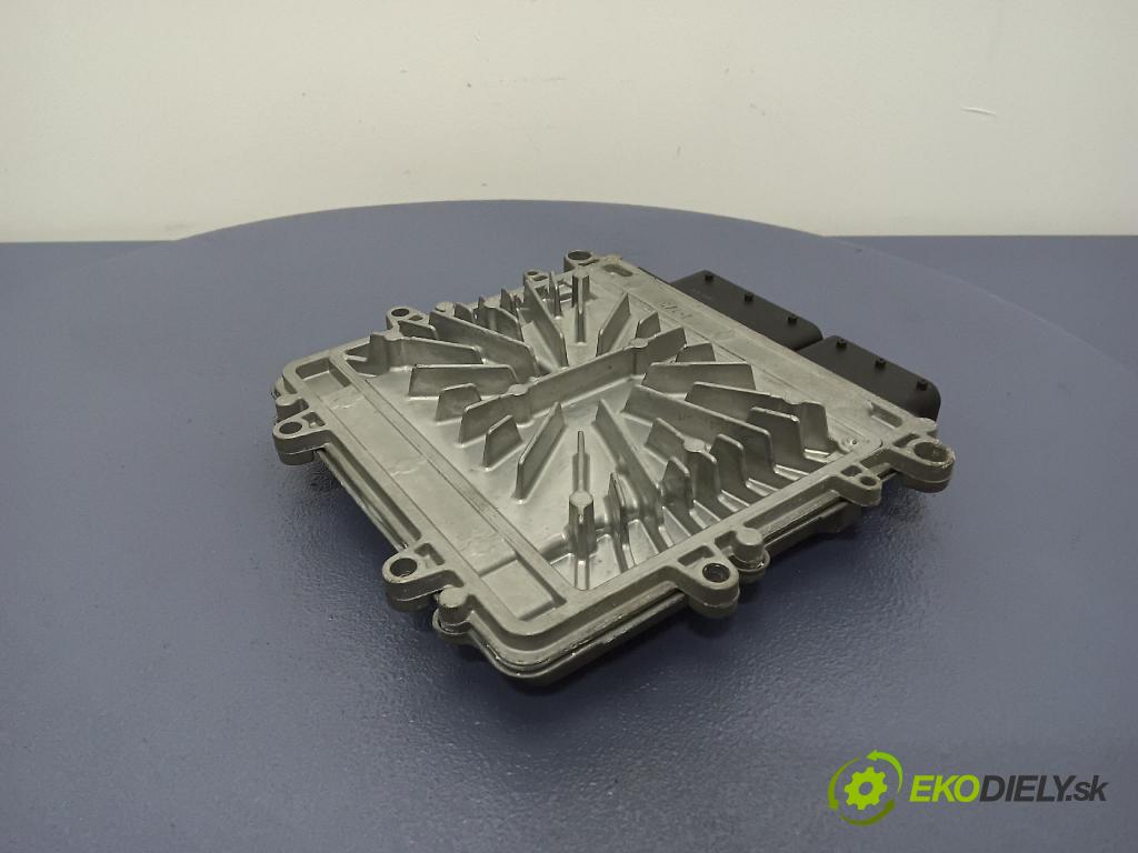 Volvo V70 2006 riadiaca jednotka Motor: 30729826A