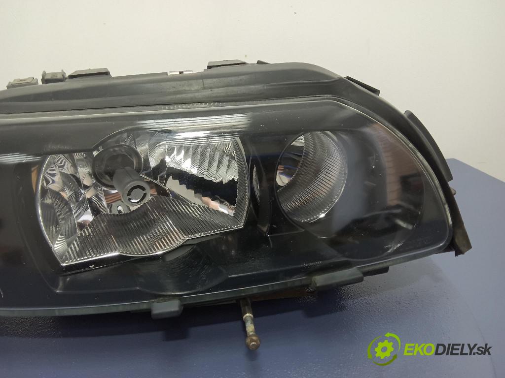 Volvo V70 2003 Reflektor: v pravo: 30655906