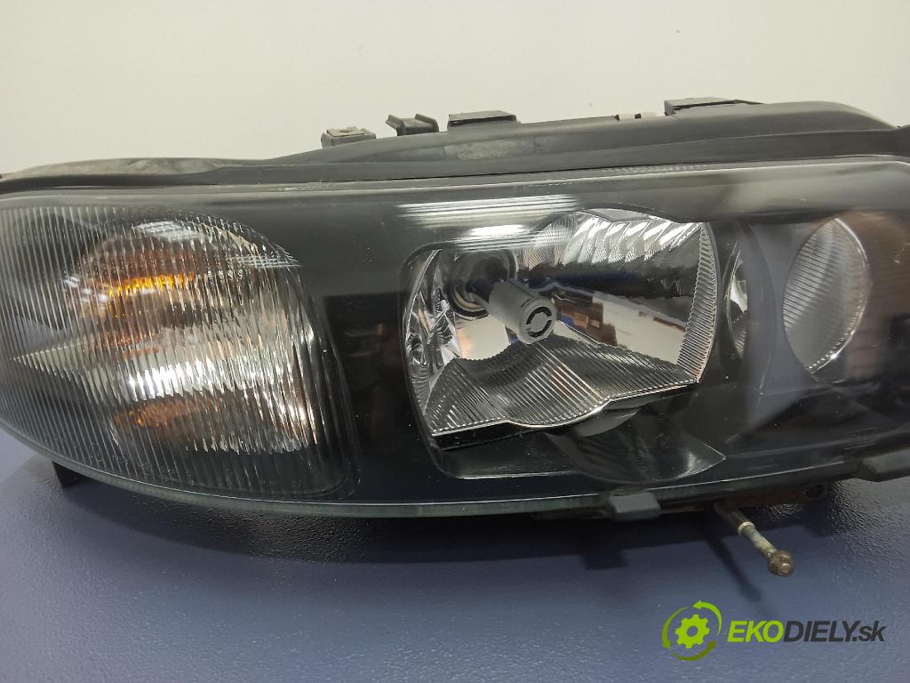 Volvo V70 2003 Reflektor: v pravo: 30655906