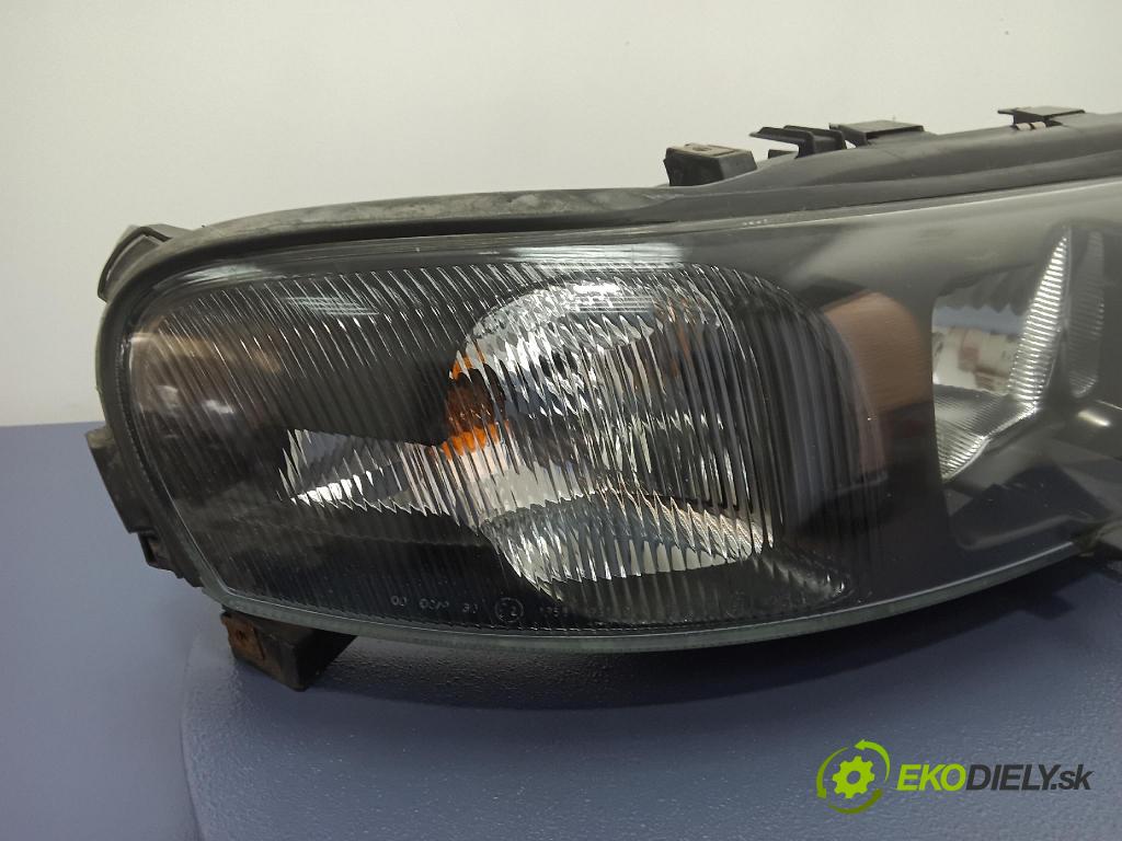 Volvo V70 2003 Reflektor: v pravo: 30655906