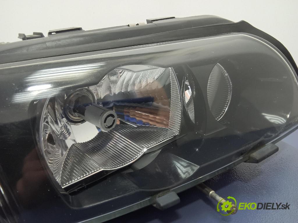 Volvo V70 2003 Reflektor: v pravo: 30655906