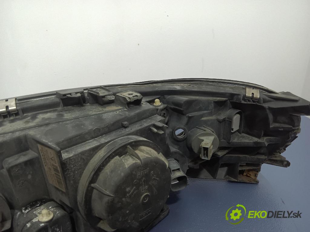 Volvo V70 2003 Reflektor: v pravo: 30655906