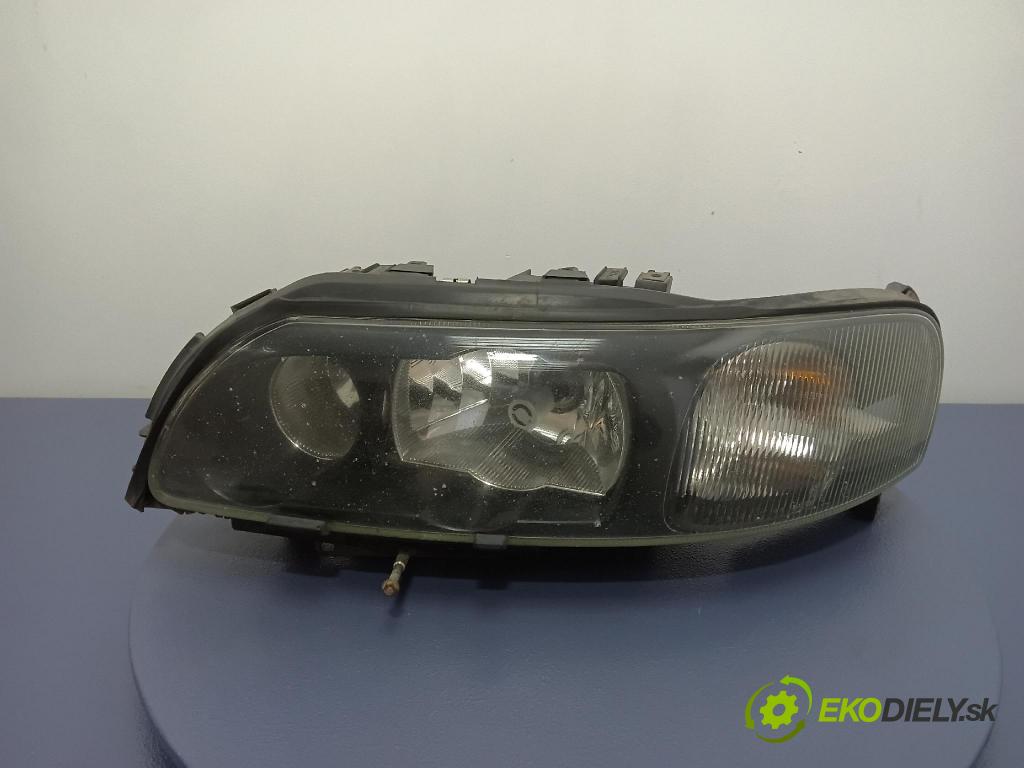 Volvo V70 2003 Reflektor: Vľavo: 30655905