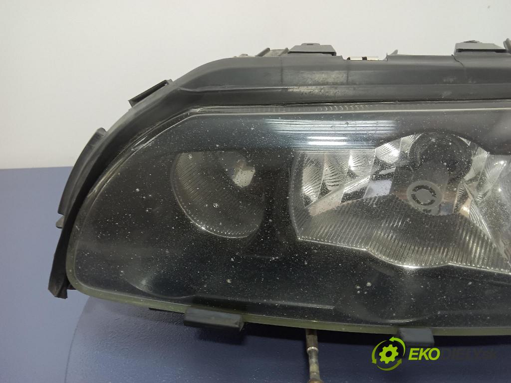 Volvo V70 2003 Reflektor: Vľavo: 30655905