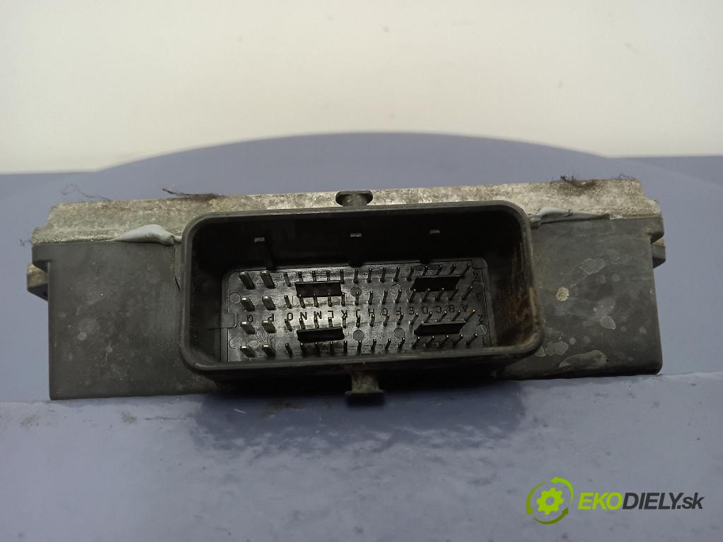 Volvo V70 2003 riadiaca jednotka DE817024