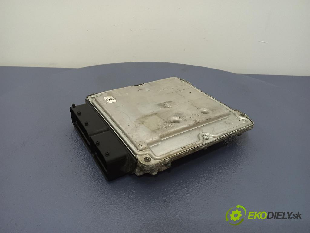 Vw Golf 2007 riadiaca jednotka Motor: 03C906032E