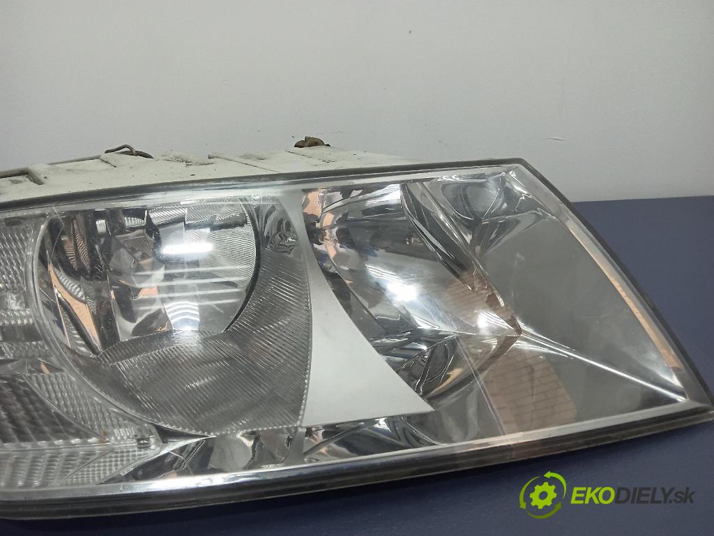 Skoda Octavia 2005 Reflektor: v pravo: 01