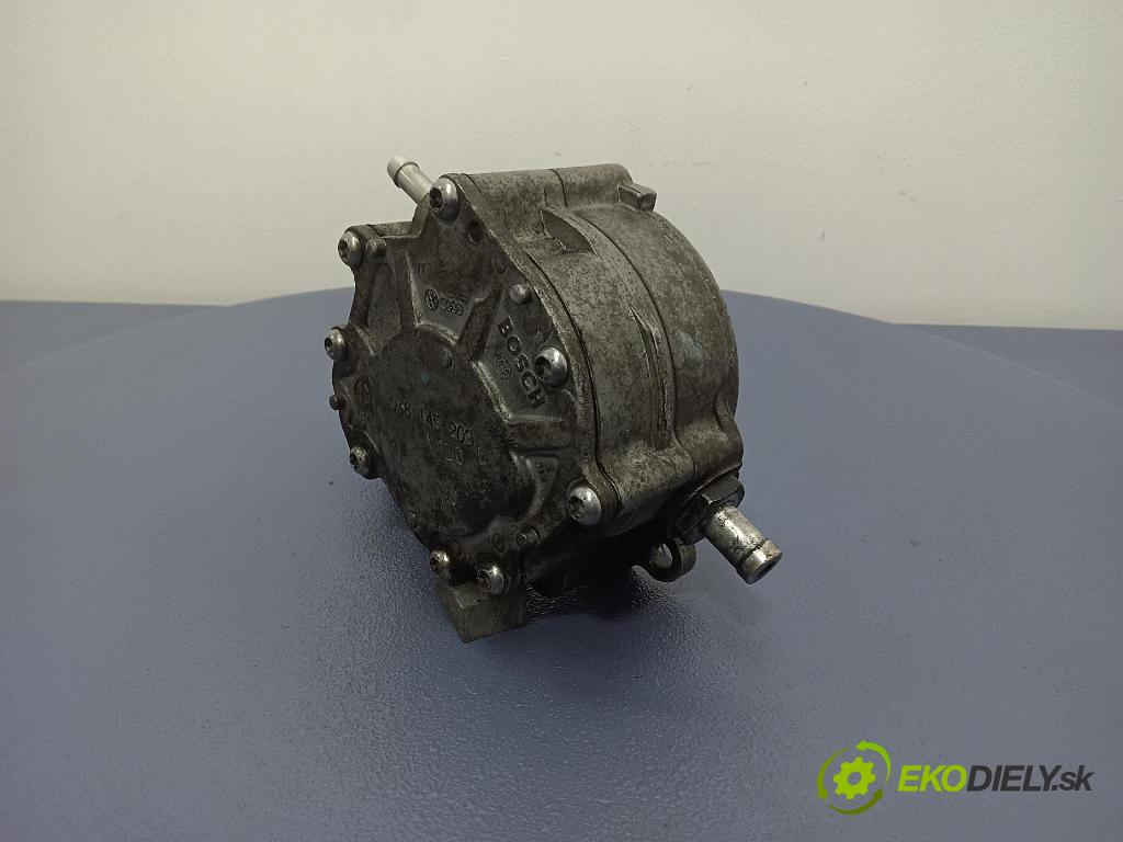 Audi A4 2005 čerpadlo vákuová 038145209C