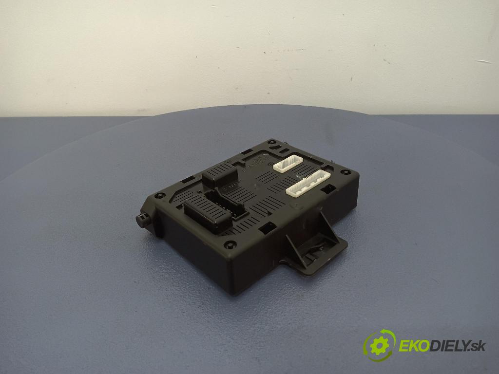 Renault Modus 2004 skrinka Poistky: 8200200106