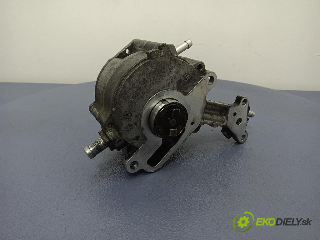 Volkswagen Golf 1998 čerpadlo vákuová 038145209C