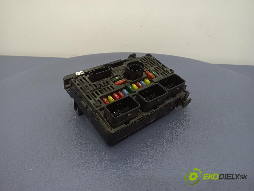 Peugeot 407 2005 skrinka Poistky: 9656086080