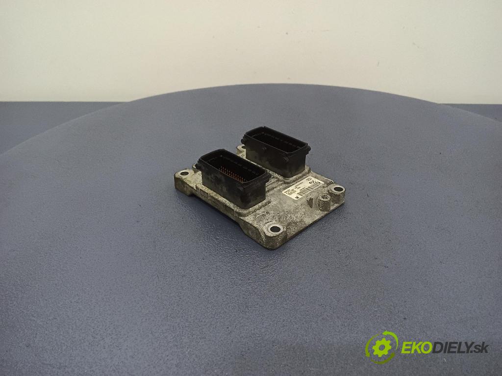 Opel Corsa 2009 riadiaca jednotka Motor: 55557933