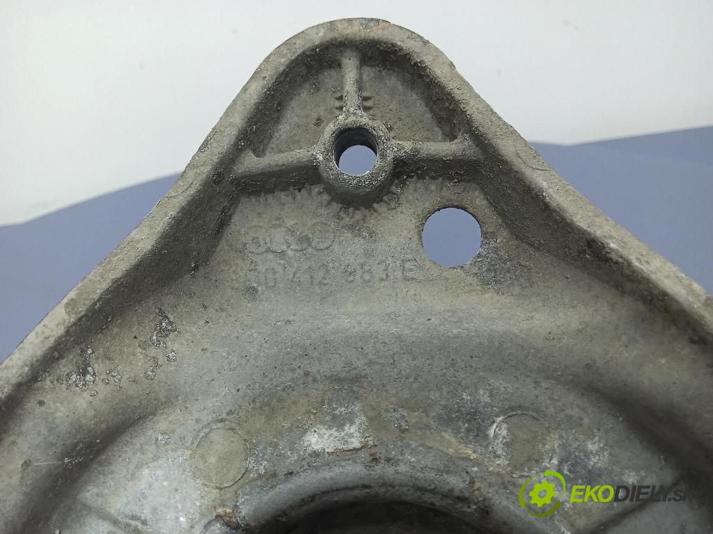 Audi A4 1999 tlmič zad Vľavo.: 8D0412383E