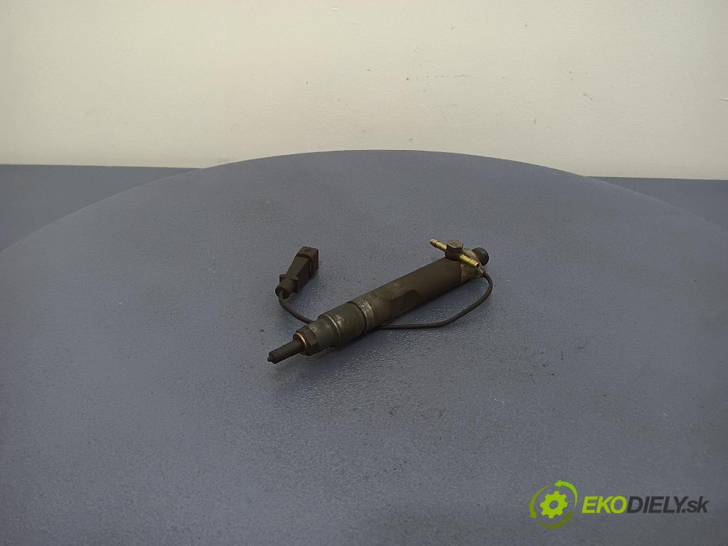 Volkswagen Passat 1999 vstřikovač 028130202H