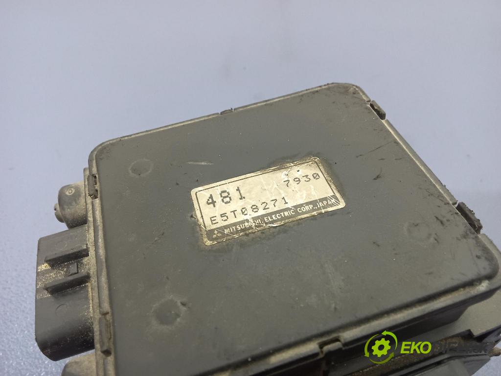 Mitsubishi Carisma 2003 průtokoměr: E5T08271