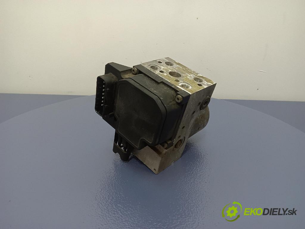 Volkswagen Passat 2001 čerpadlo ABS x 8E0614111T